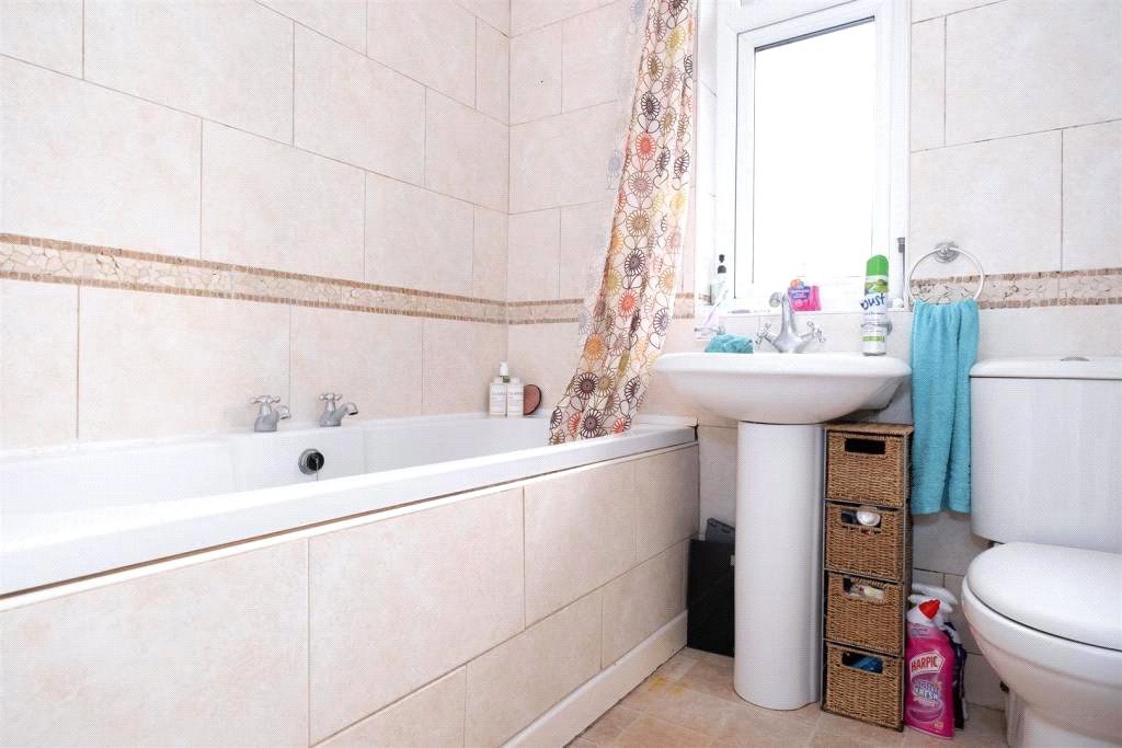 Manton Close, Hayes, Greater London, UB3, photo 9