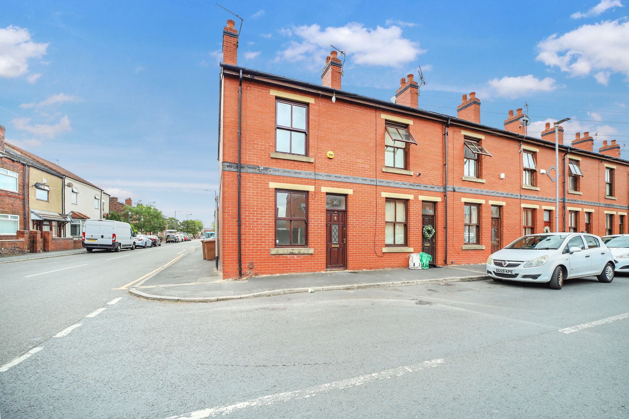 terraced house to rent in Peel Street