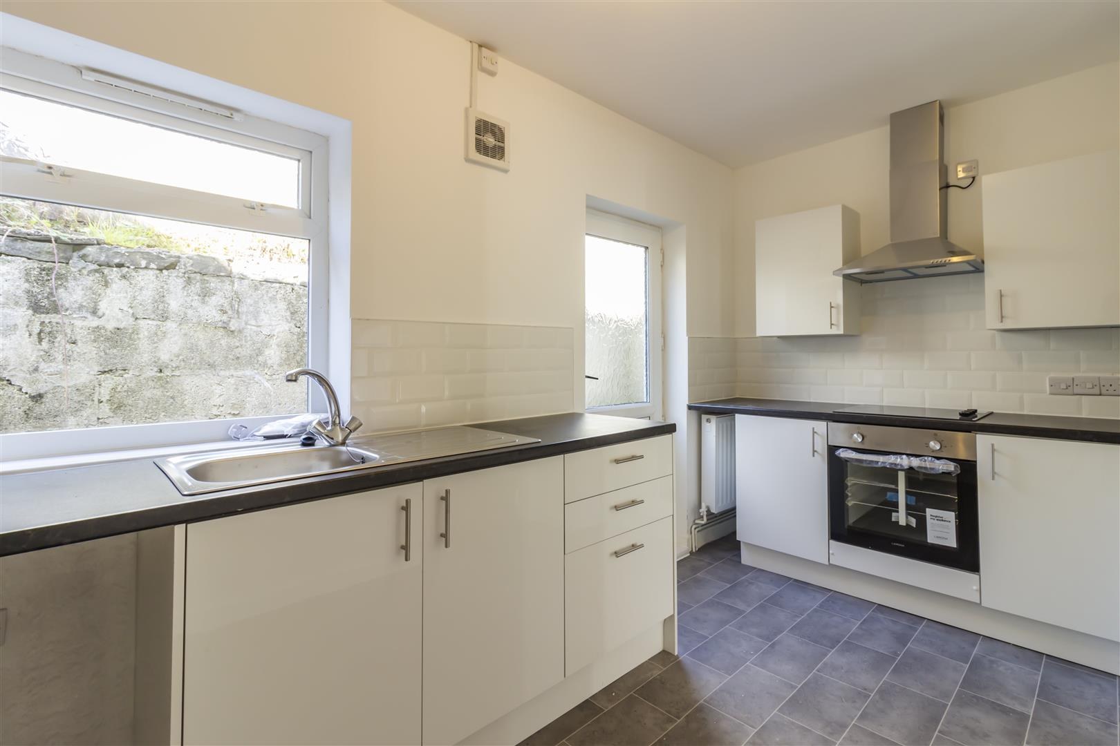 House - Terraced For Rent Treharne Street