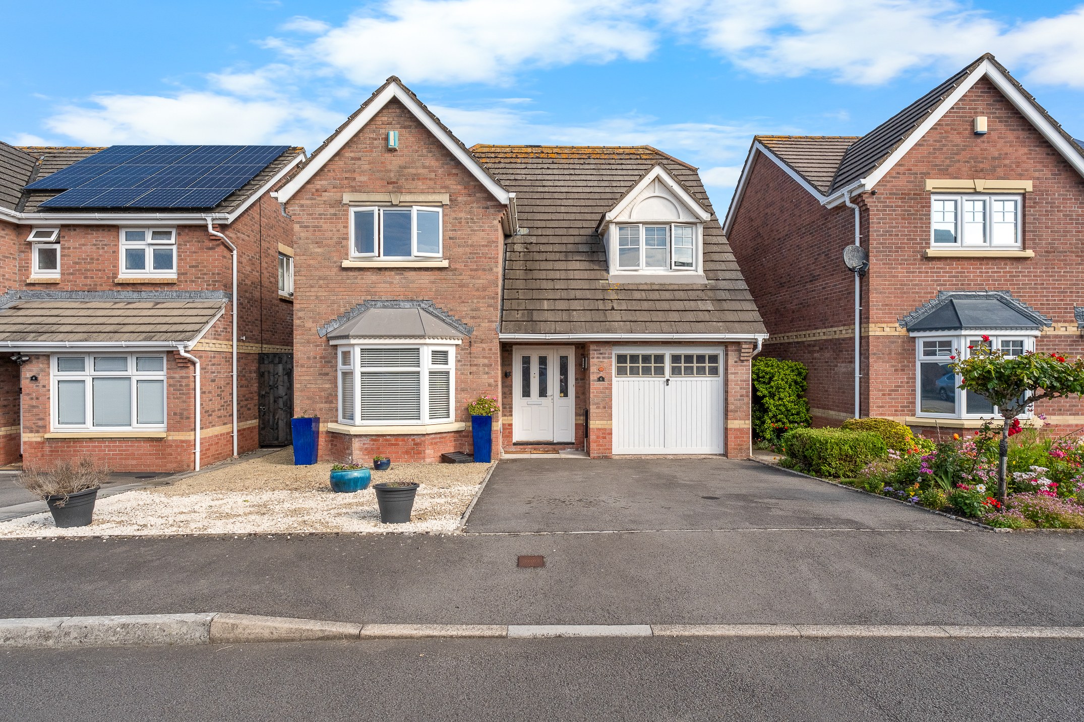 Heol Moor, Barry, CF62