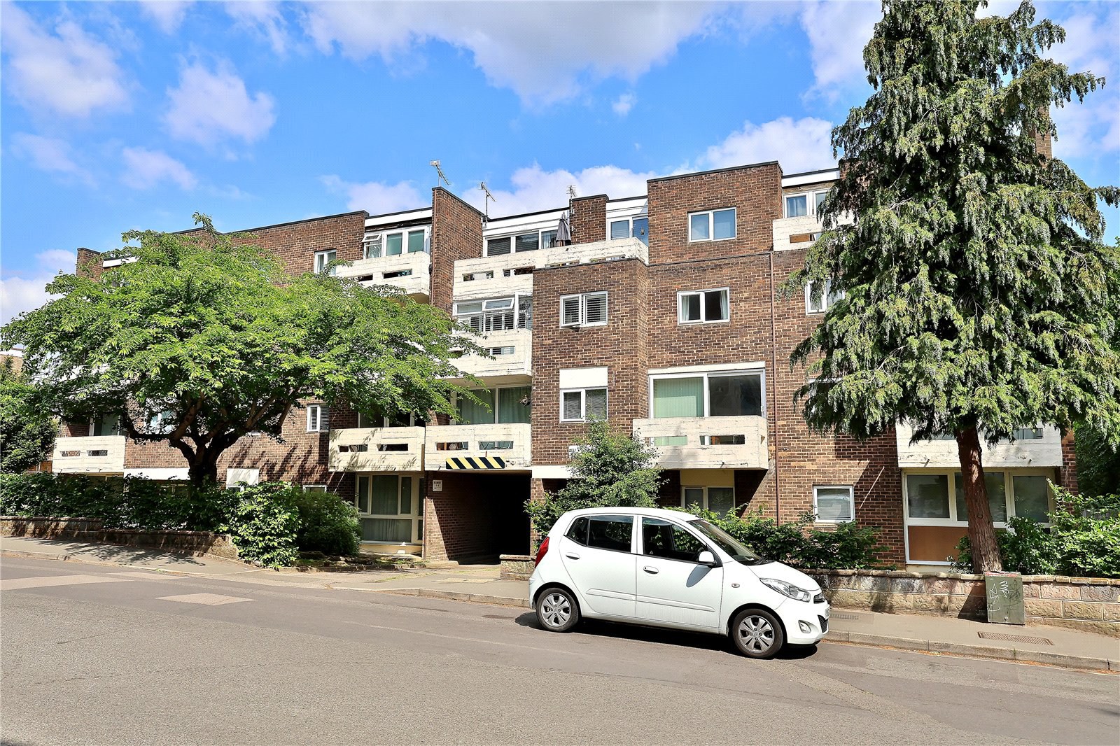 Hillmount, Woking, Surrey, GU22