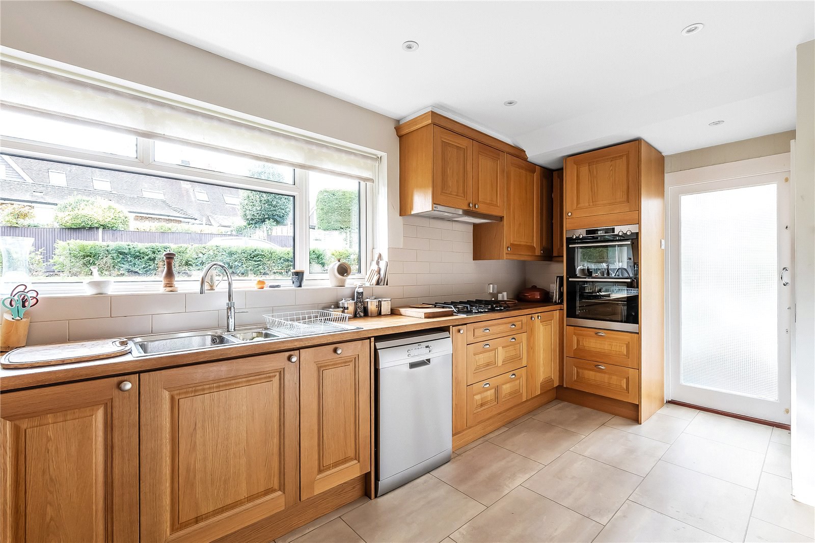Huntersfield Close, Reigate, Surrey, RH2, photo 2