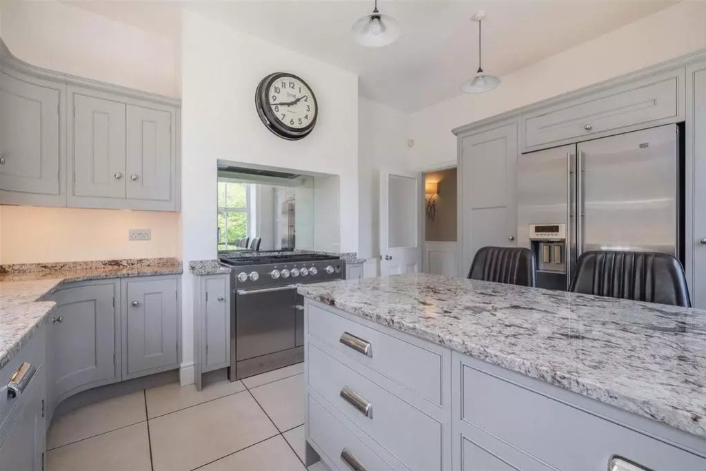 The Mount, Lightcliffe Road, Brighouse, HD6, photo 11