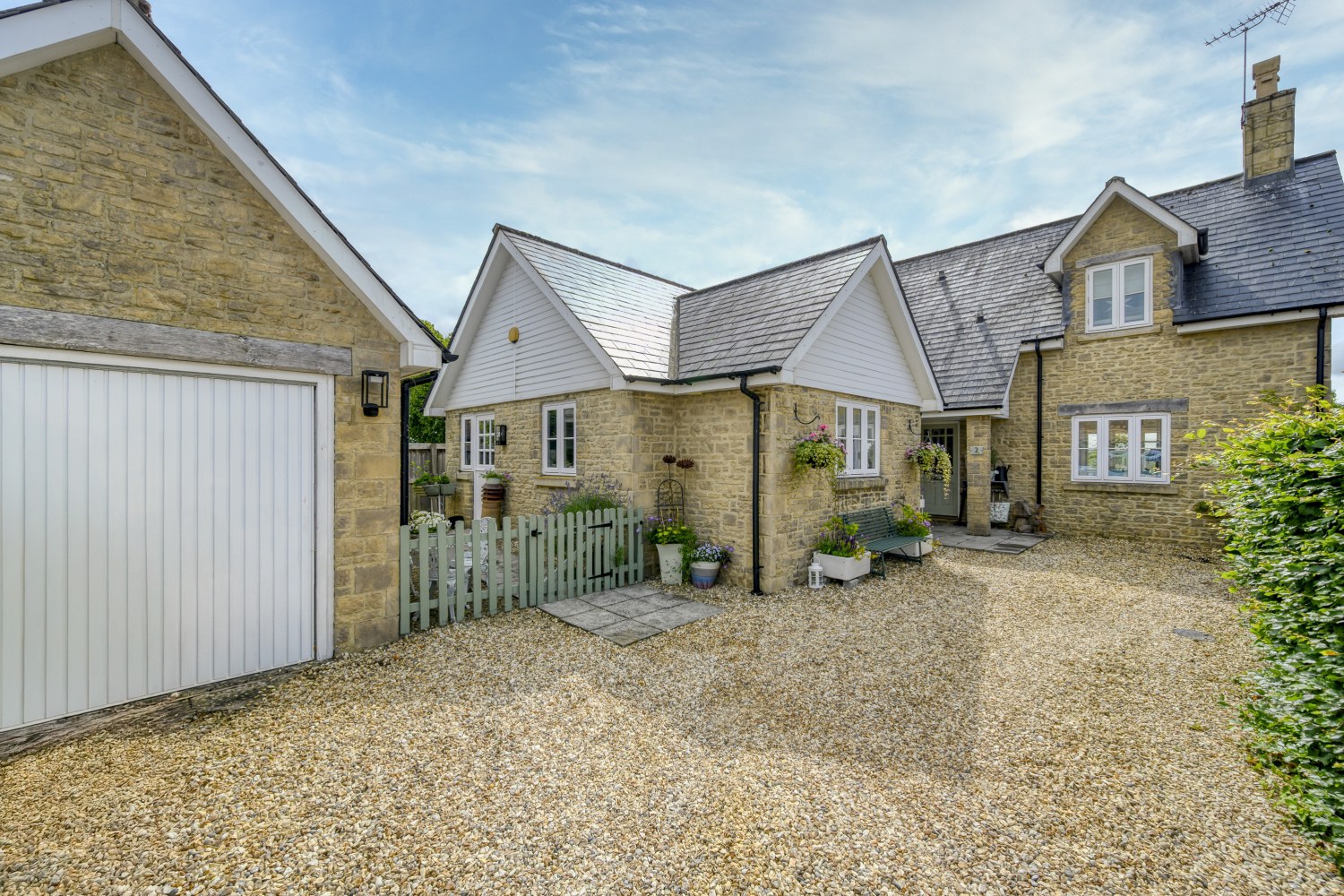 Courtfields, Latton