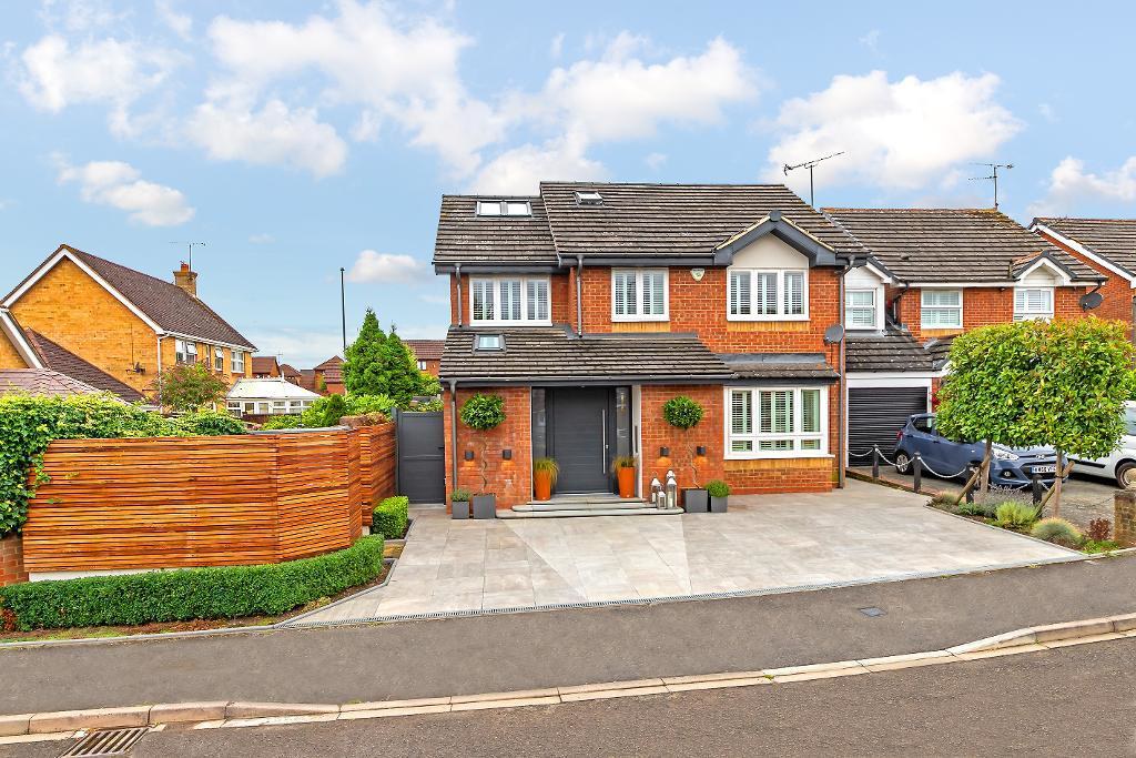 Elvington Gardens, Luton, LU3