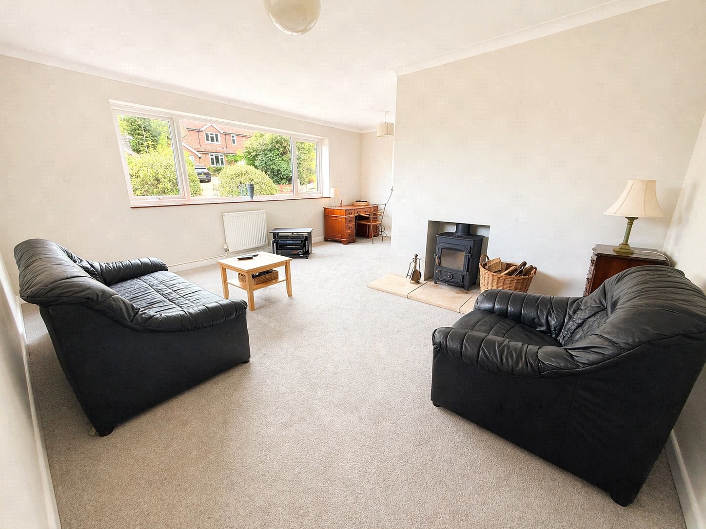 Vale Close, Lower Bourne, Farnham, Surrey, GU10, photo 2