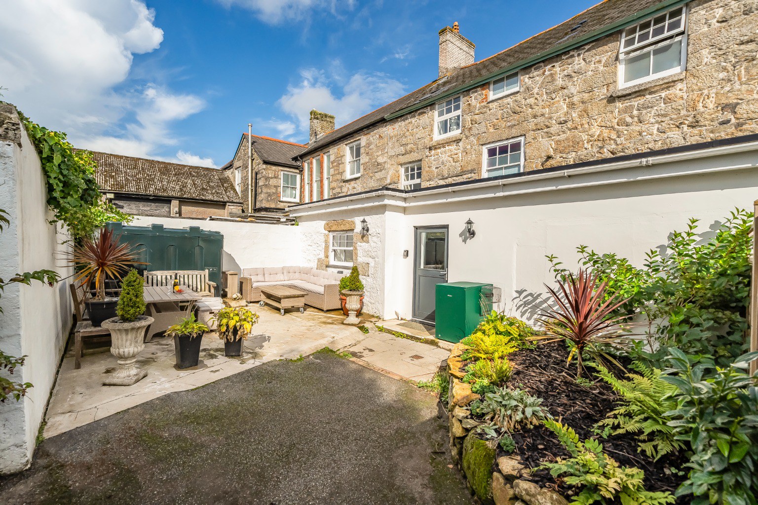 Praze, Three Storey Grade 2 Listed Cottage, photo 23