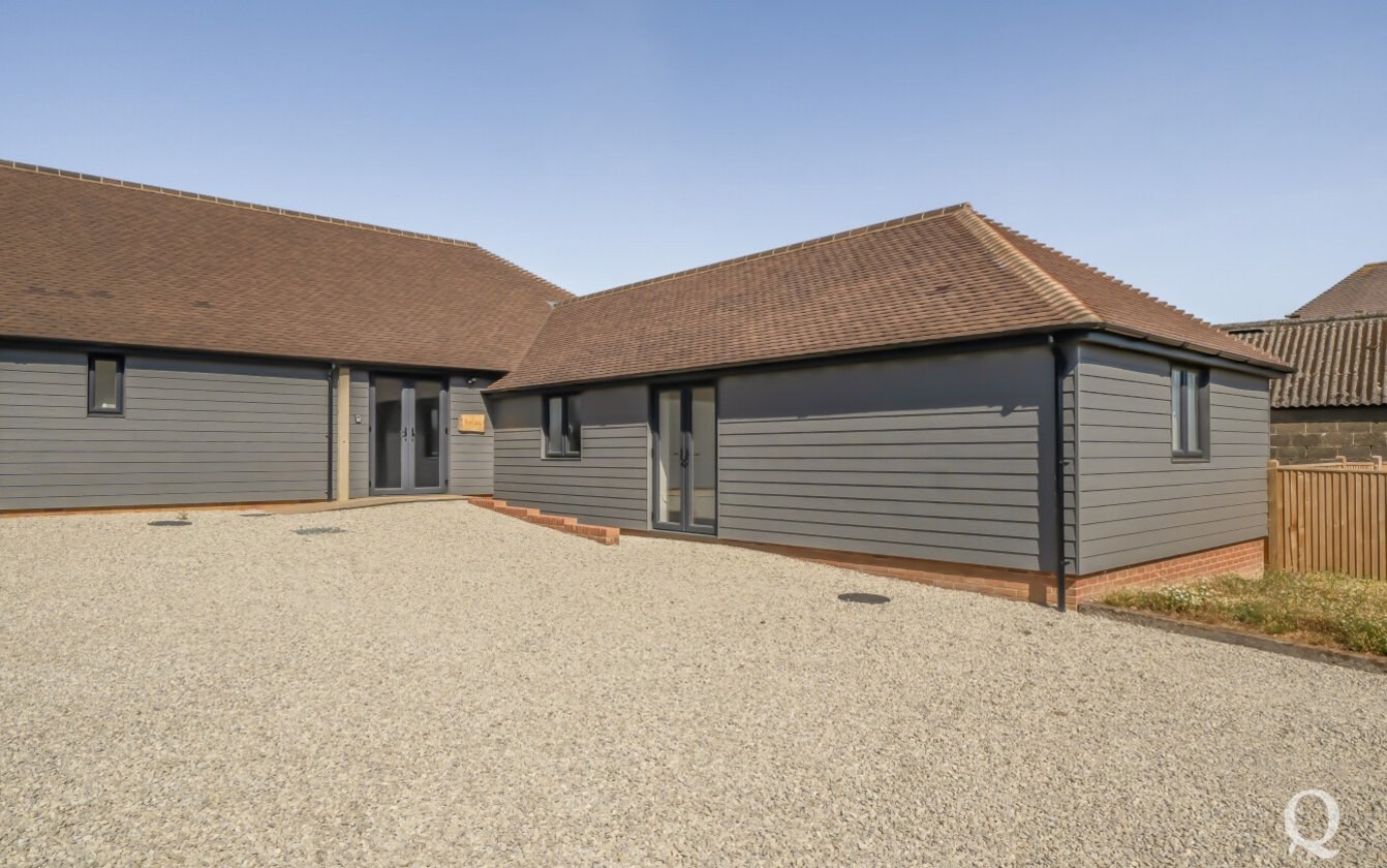 end of terrace house to rent in Rigshill Road