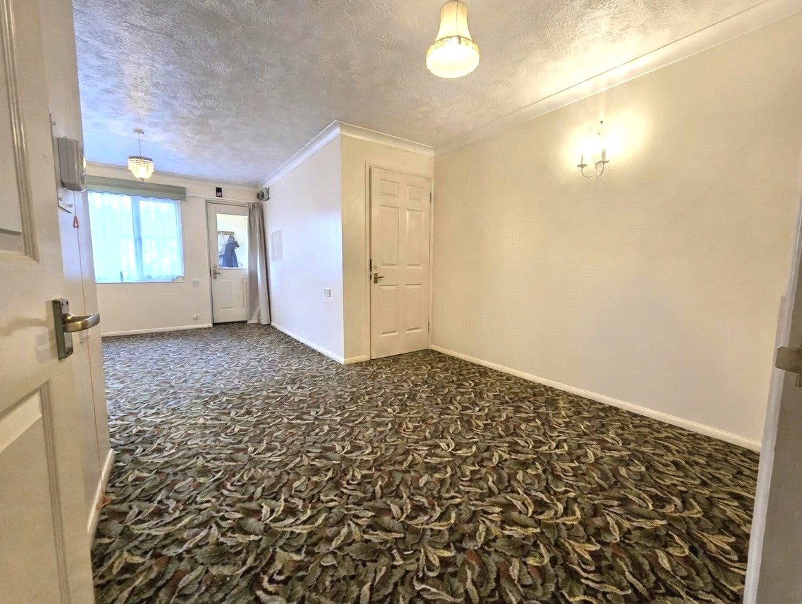 Auriol Drive, Uxbridge, Greater London, UB10, photo 2