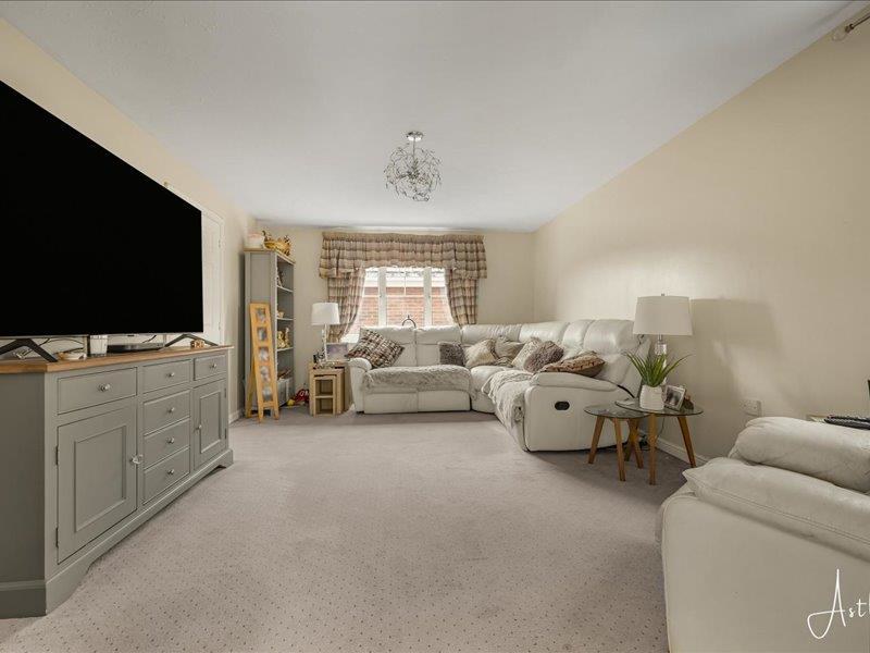 Edith Mills Close, Neath, photo 6