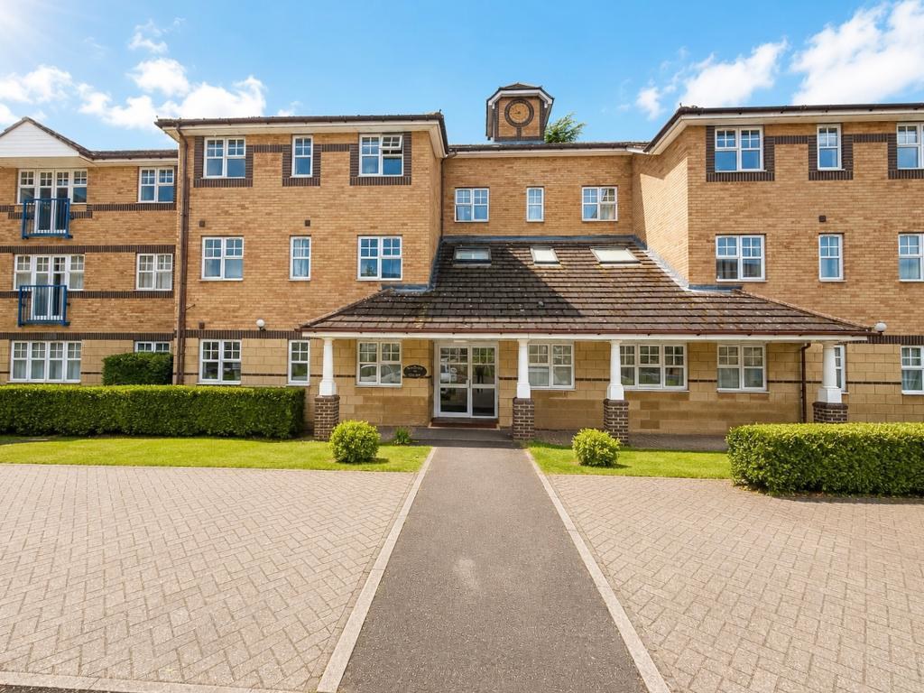 Earls Meade, Barons Court Earls Meade, LU2