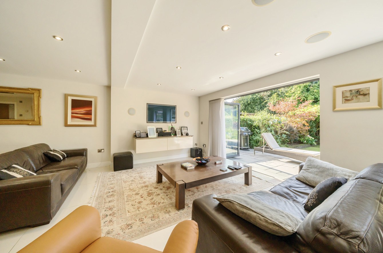 Brewery Road, Horsell, Woking, Surrey, GU21, photo 2