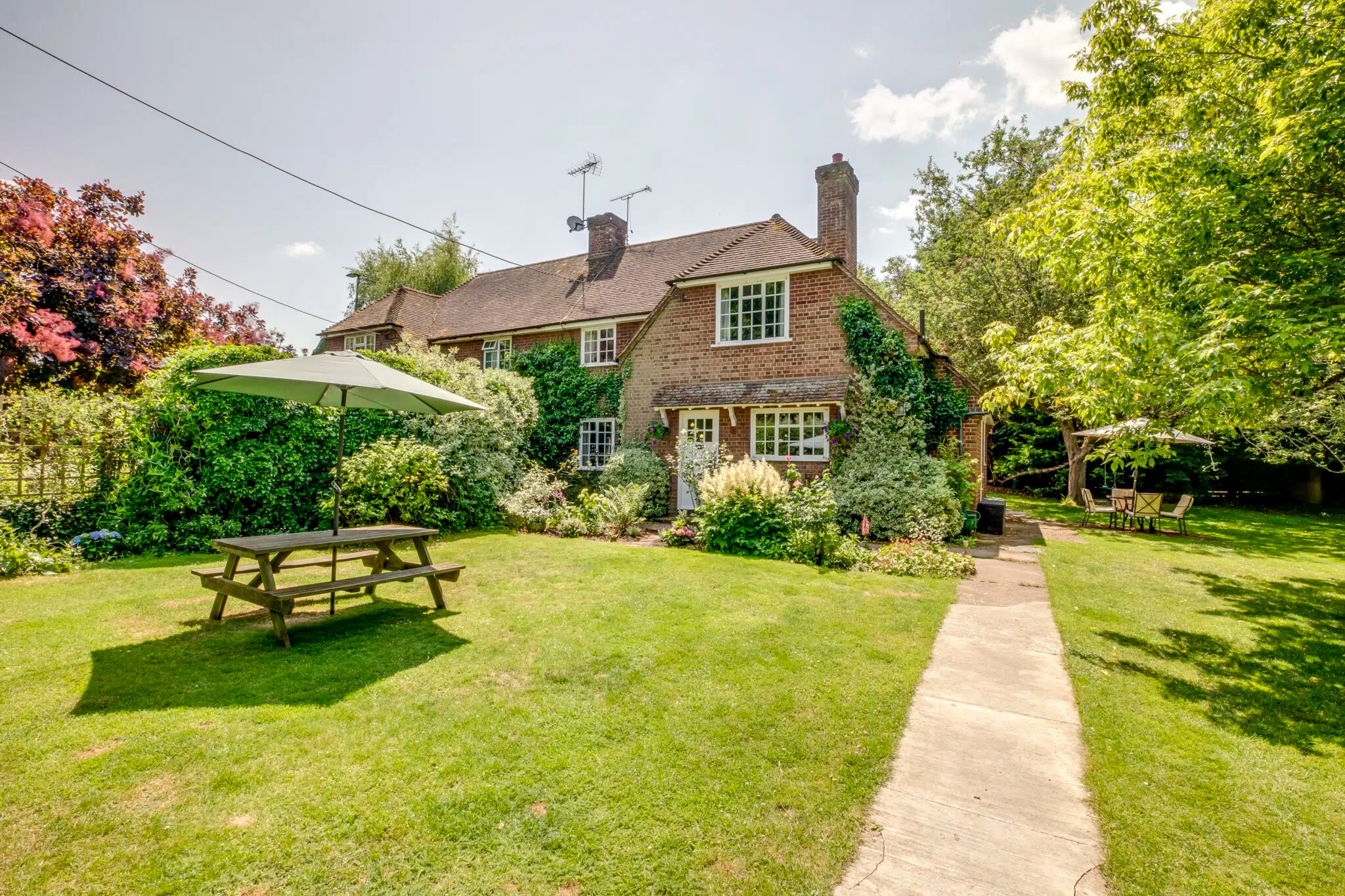 Wellhead Cottages Hale Road