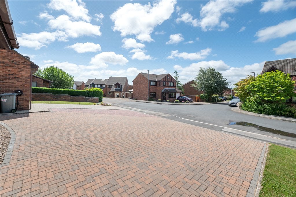 Paddock Drive, Drighlington, Bradford, West Yorkshire, BD11, photo 40