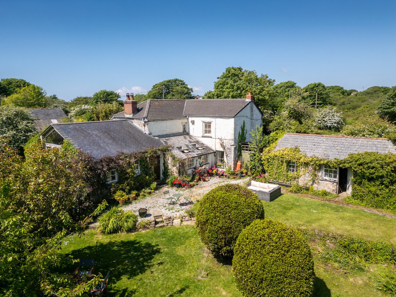 Near Godolphin Cross, Countryside home set within large grounds, photo 14