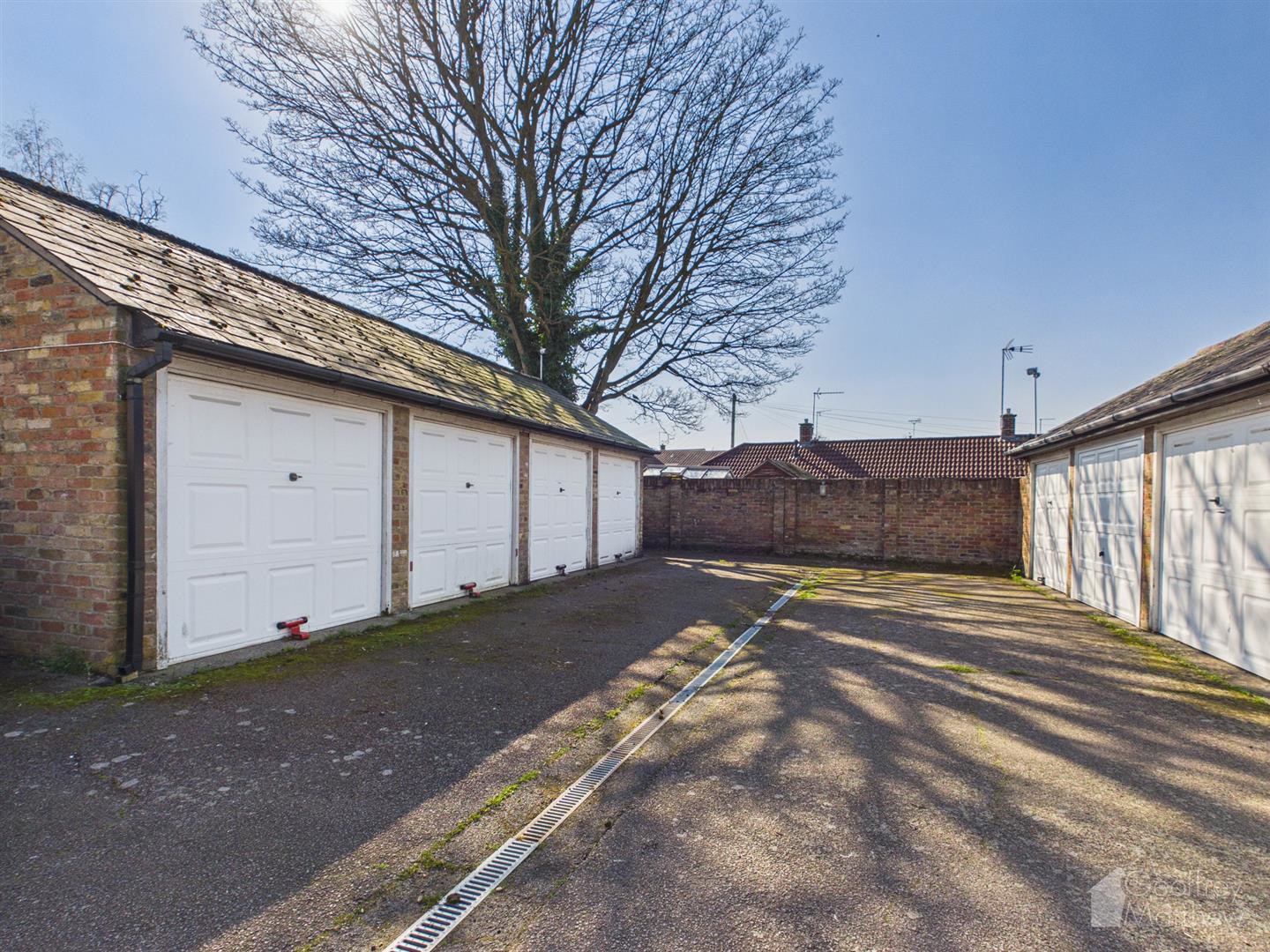 High Street, Roydon, Harlow, photo 13