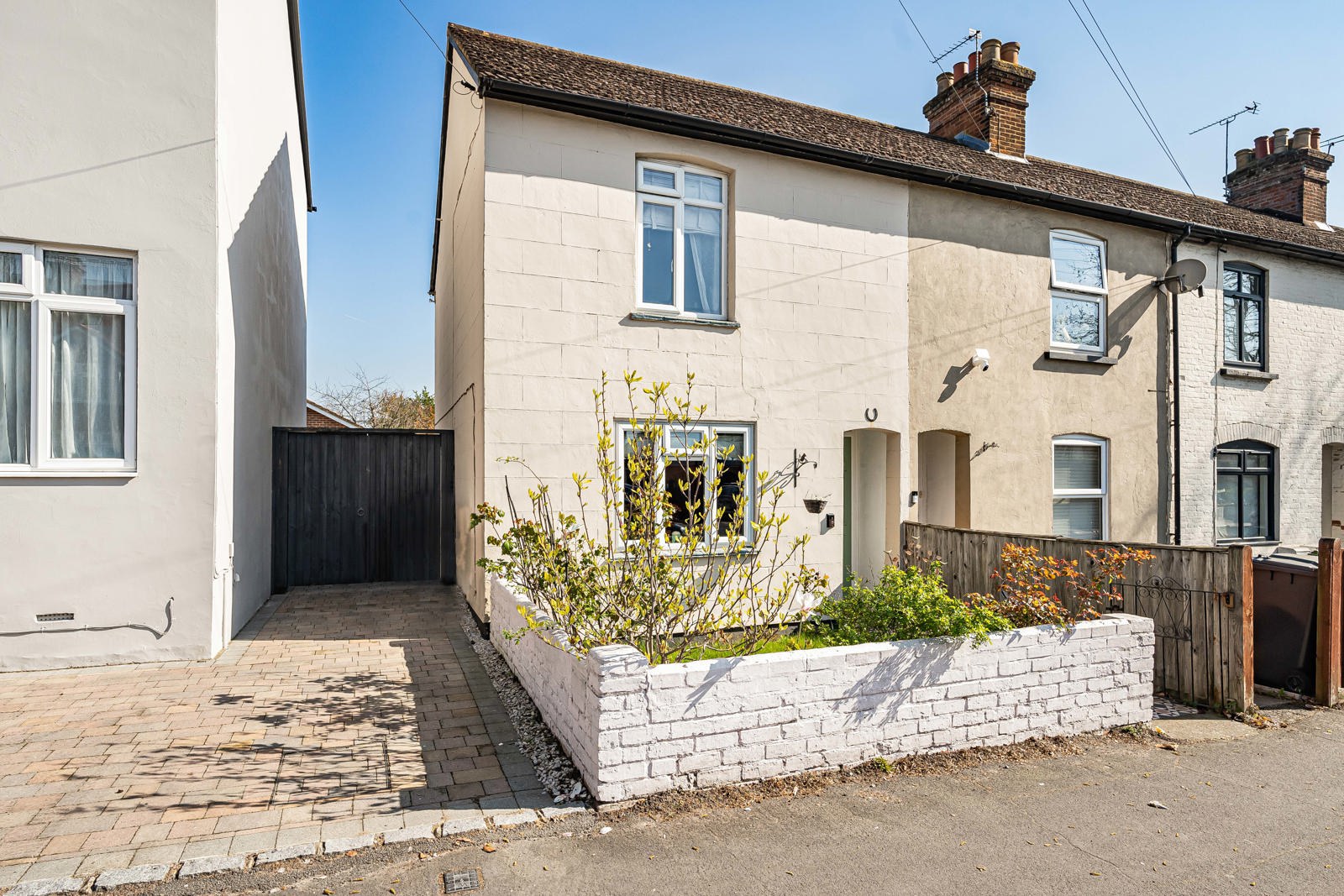 Worplesdon Road, Guildford, Surrey, GU2