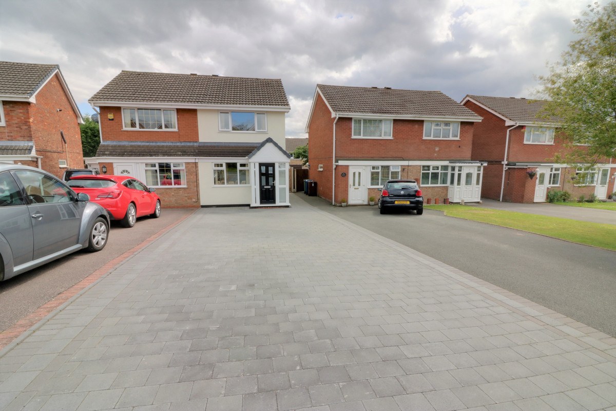 Broadoaks Close