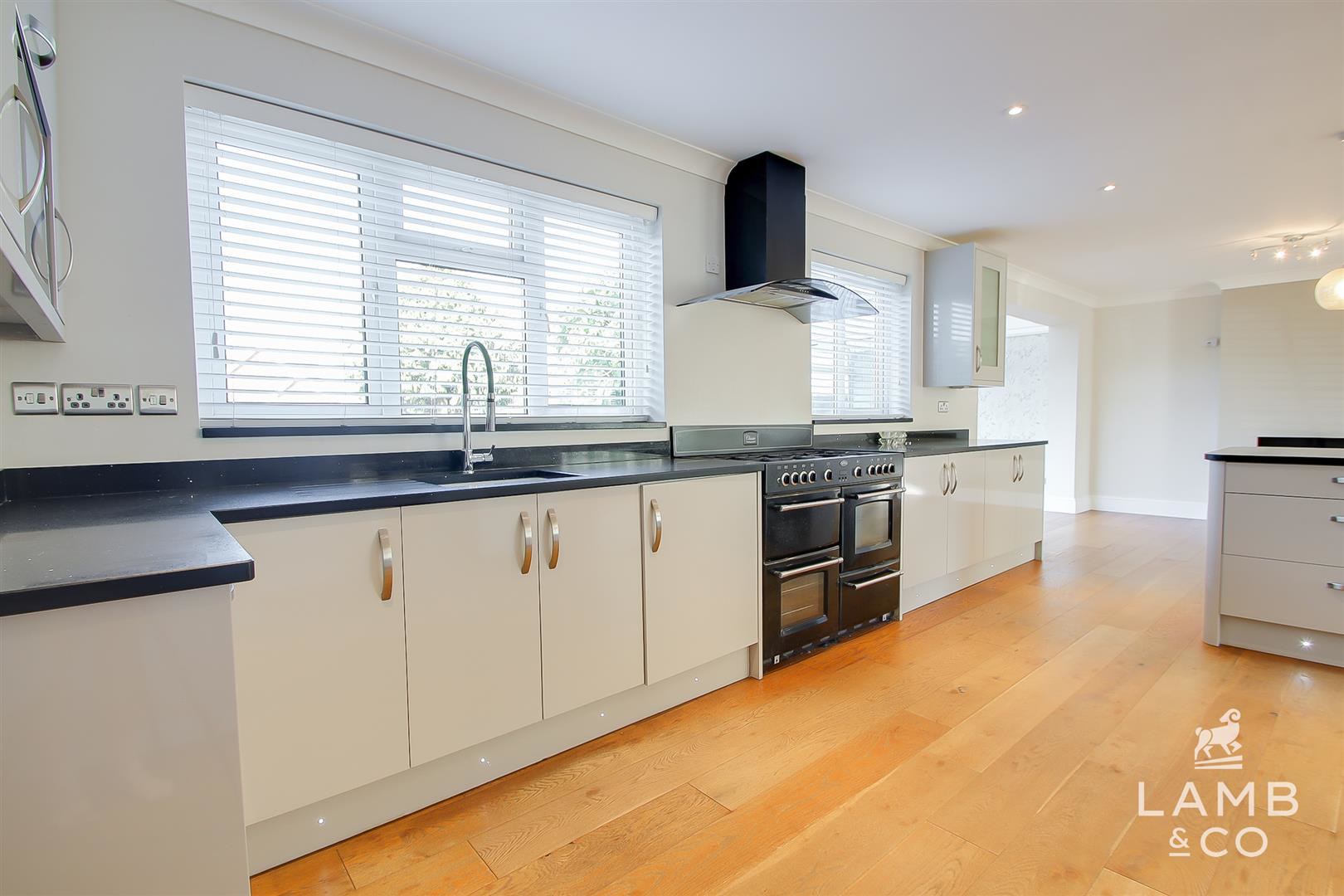New Thorpe Avenue, Thorpe-Le-Soken, photo 9