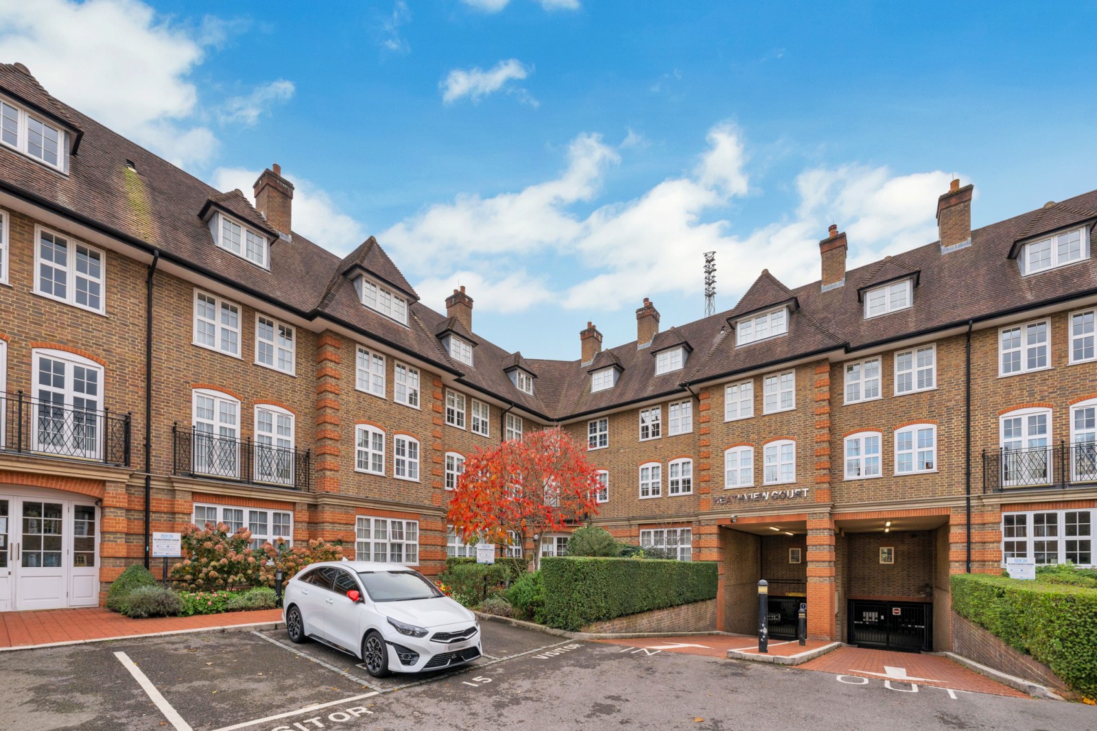 Heathview Court, 20 Corringway, London, NW11, photo 2