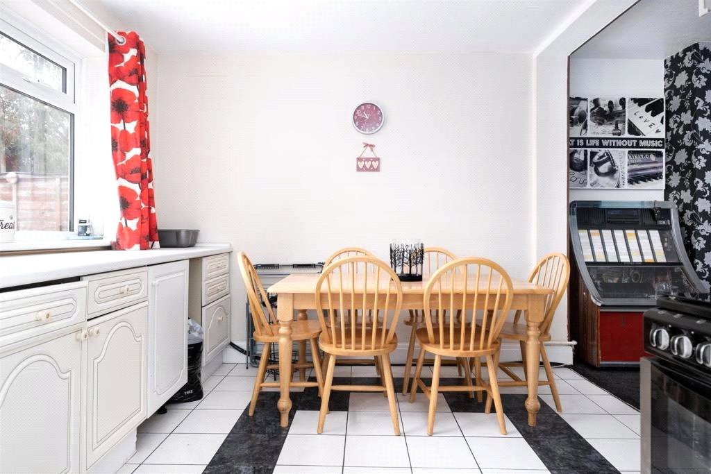 Manton Close, Hayes, Greater London, UB3, photo 5