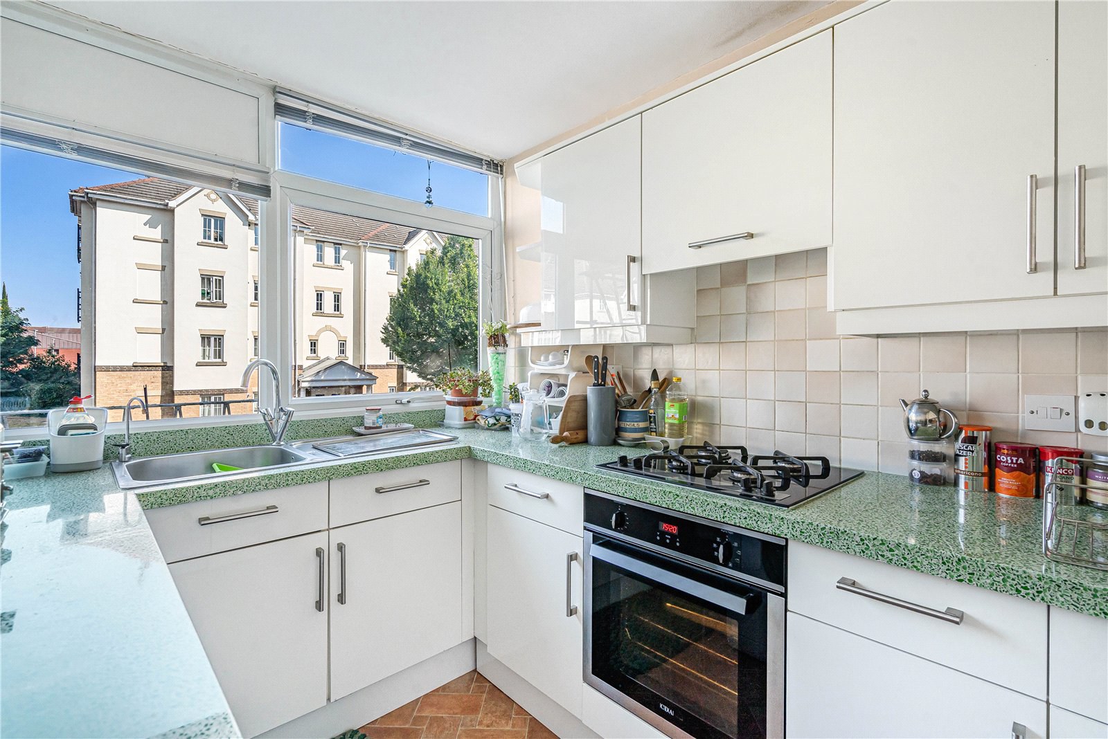 Hill View Court, Woking, Surrey, GU22, photo 3