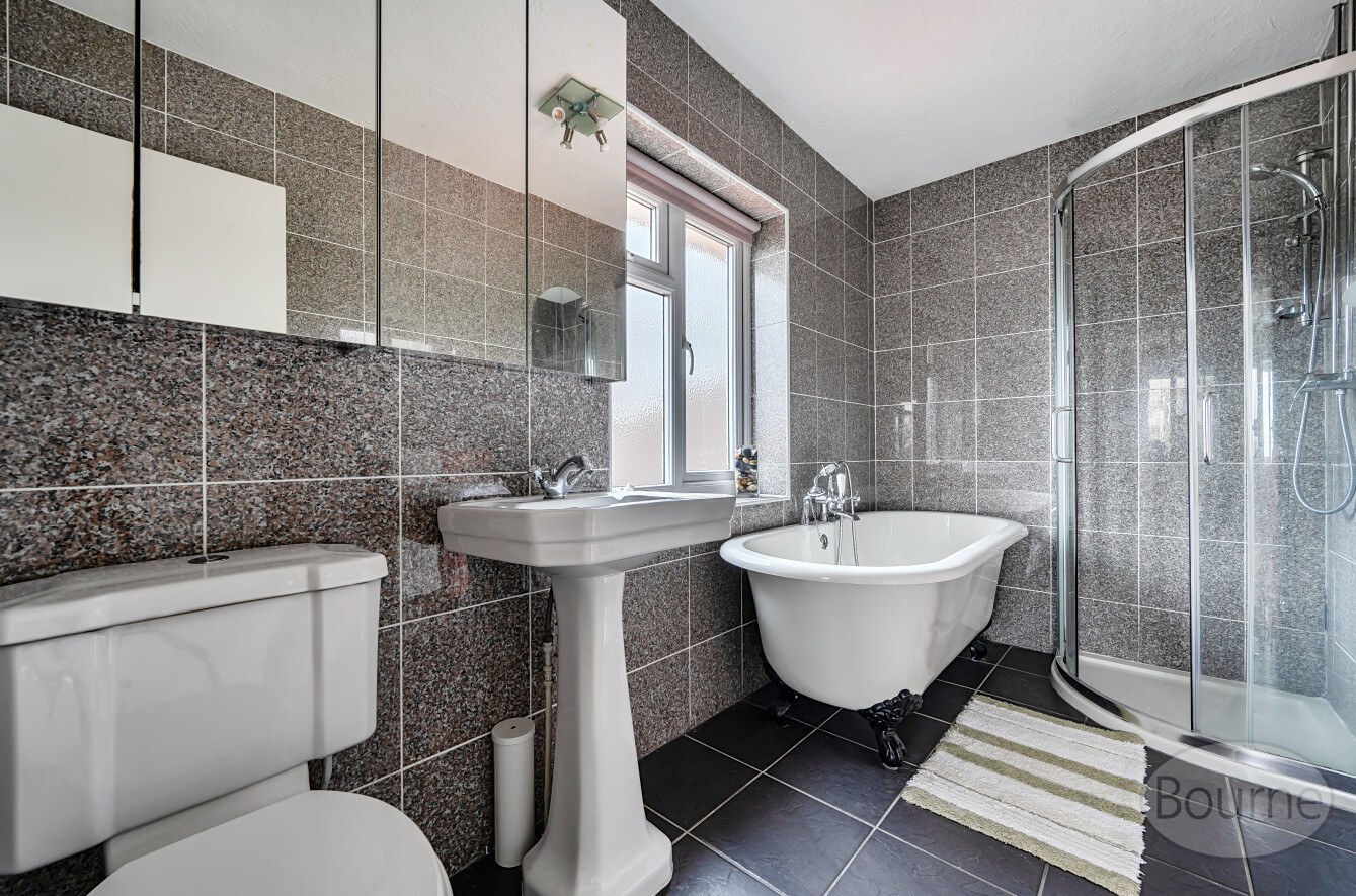 Longdown Road, Lower Bourne, Farnham, Surrey, GU10, photo 12