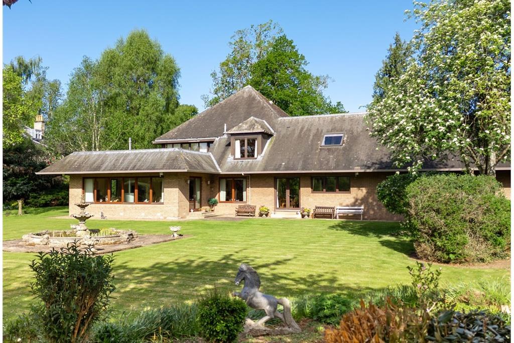 house with land over one acre for sale in Kelso