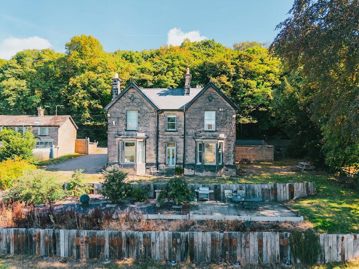 1 Holmefield, Dale Road North, DE4