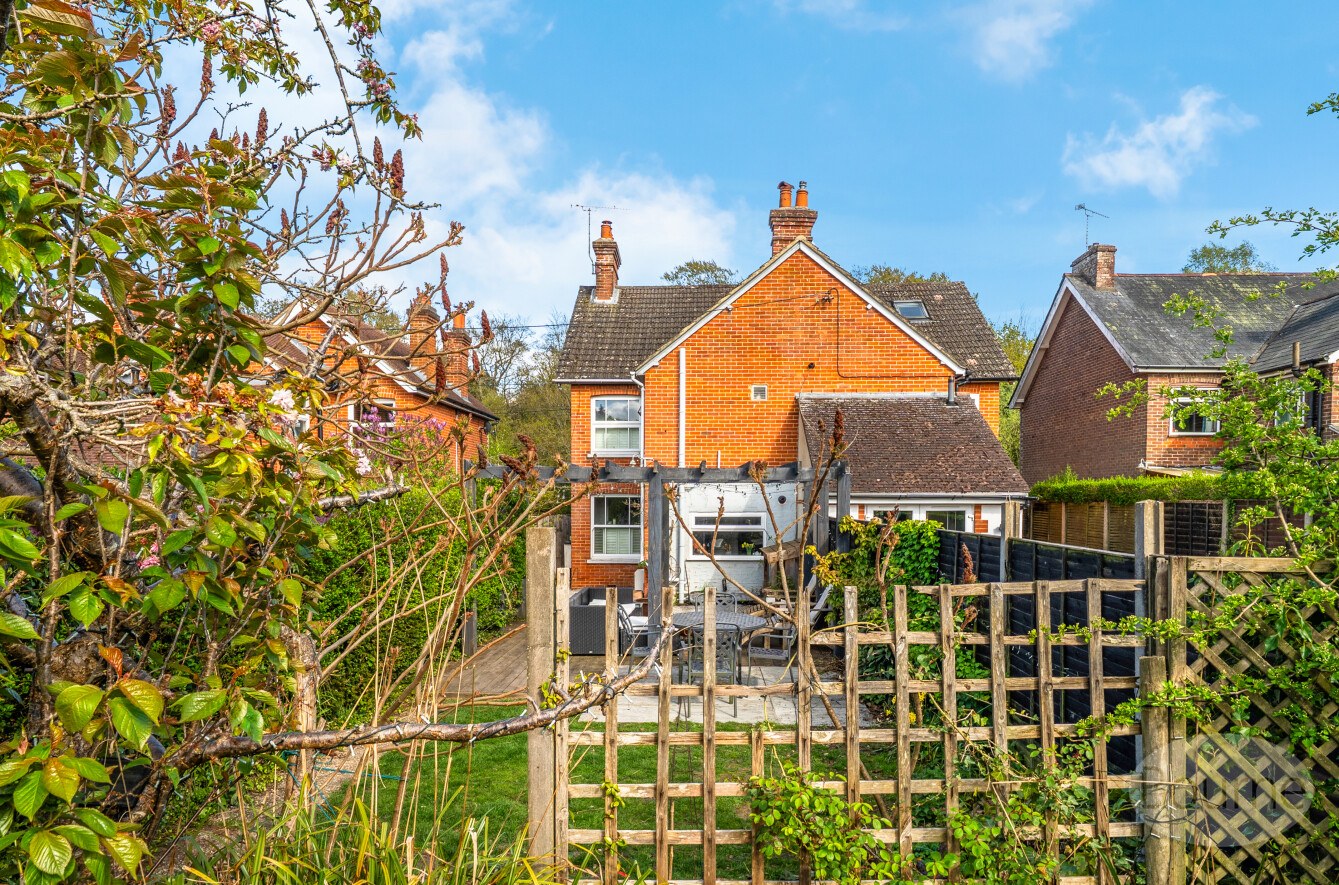 Main Road, Bucks Horn Oak, Farnham, Hampshire, GU10, photo 15