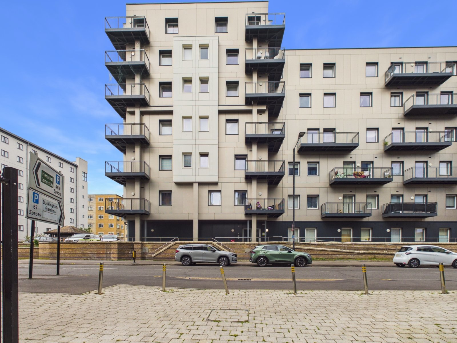 Buckingham Gardens, Slough, Berkshire, SL1