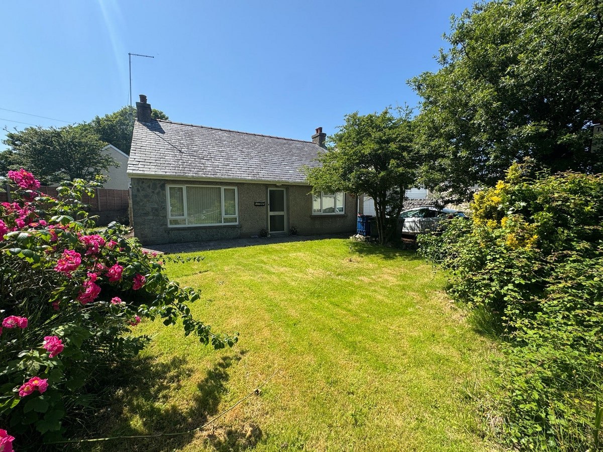 Llanfawr Road
