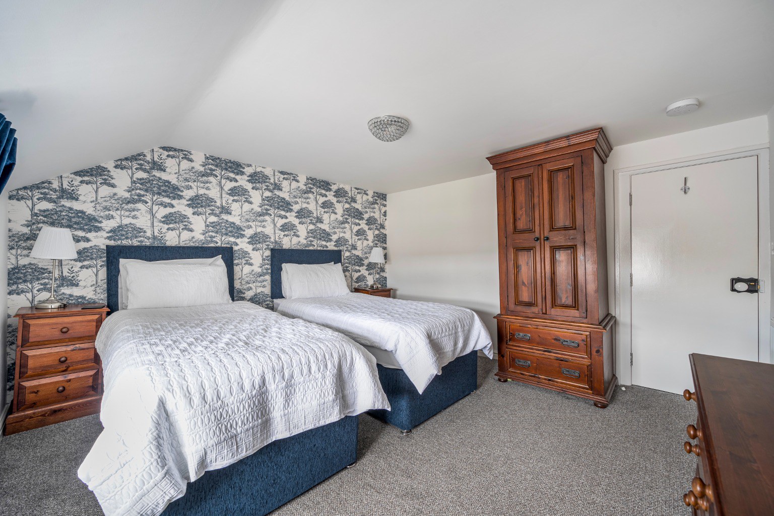 Praze, Three Storey Grade 2 Listed Cottage, photo 15