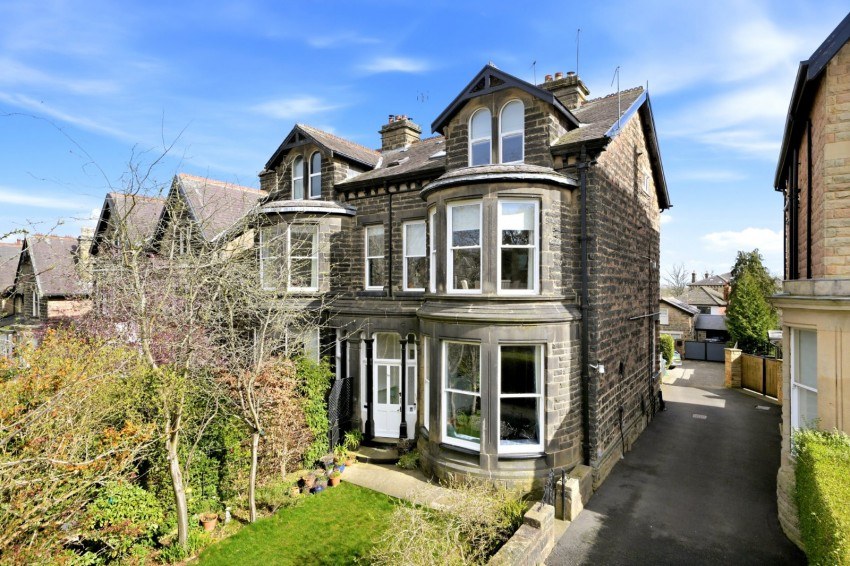2 bed detached for sale in Queens Road, Harrogate
