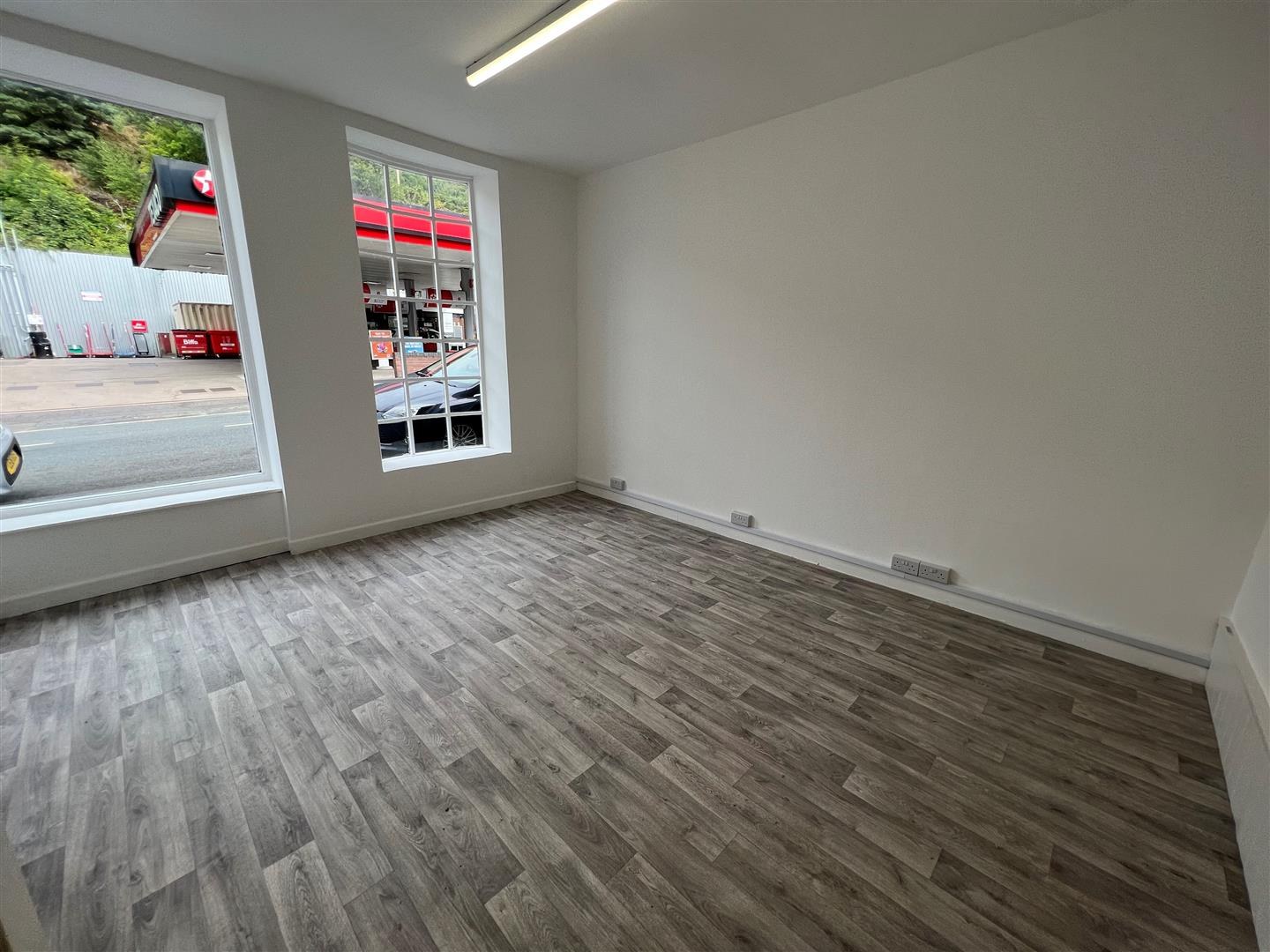 Retail For Rent Llewellyn Street