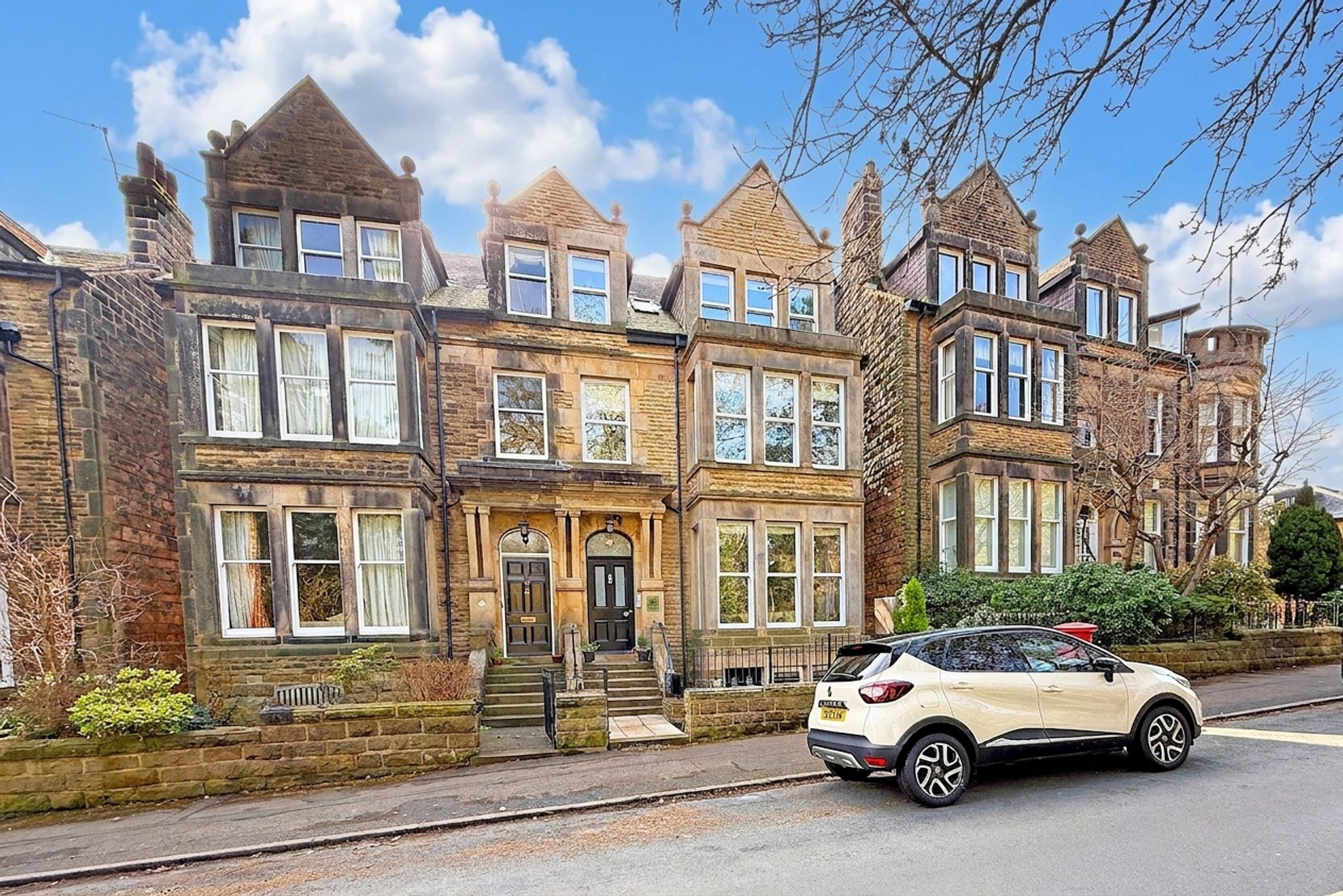 2 bed home for sale in Harlow Moor Drive, Harrogate