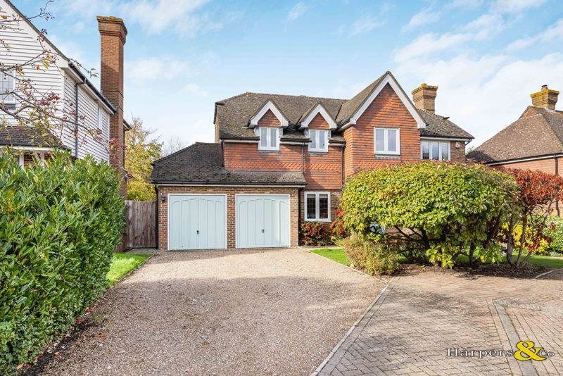 Hotham Close