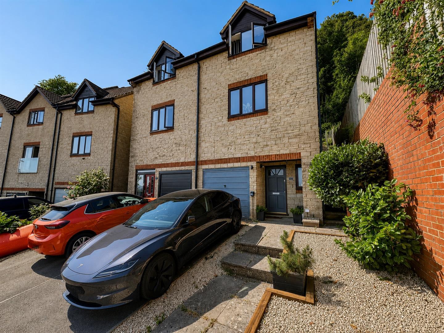 Weavers Close