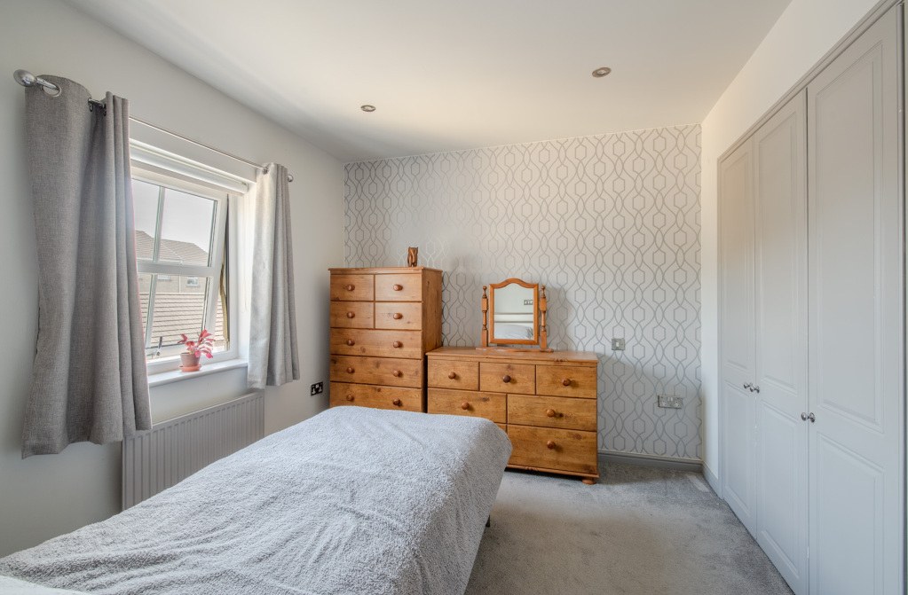 Knights Way, Gilstead, Bingley, West Yorkshire, BD16, photo 6