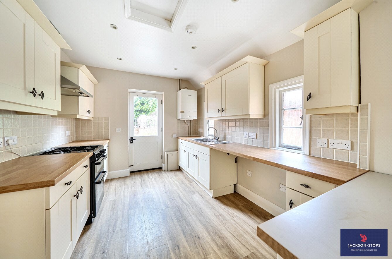 Dukes Cottages, Watling Street, Little Brickhill, Buckinghamshire, MK17, photo 4