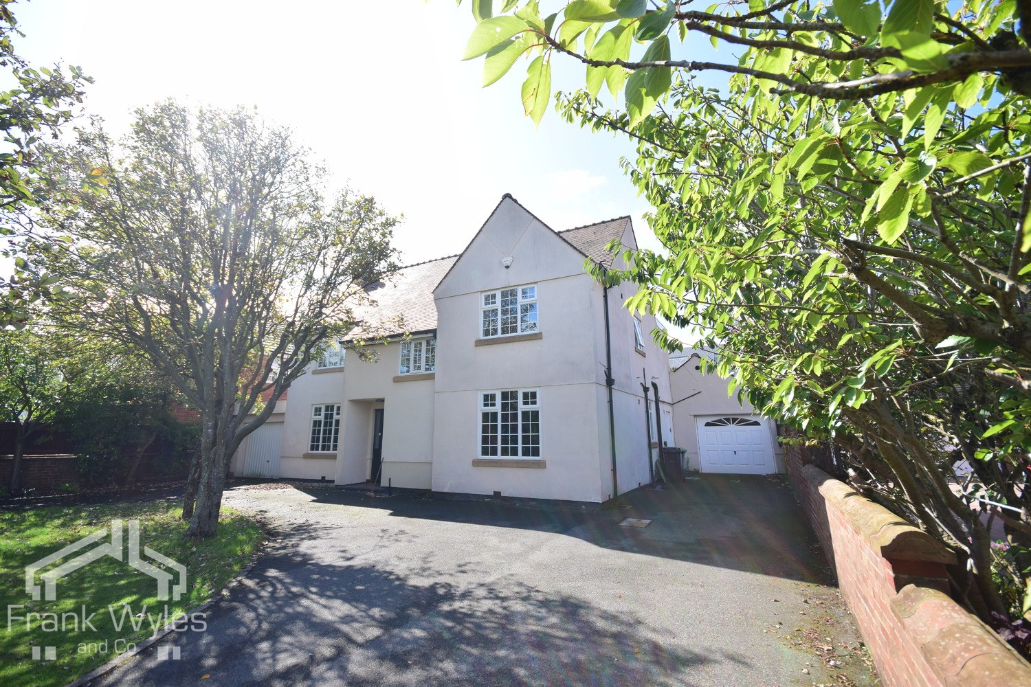 Clifton Drive North