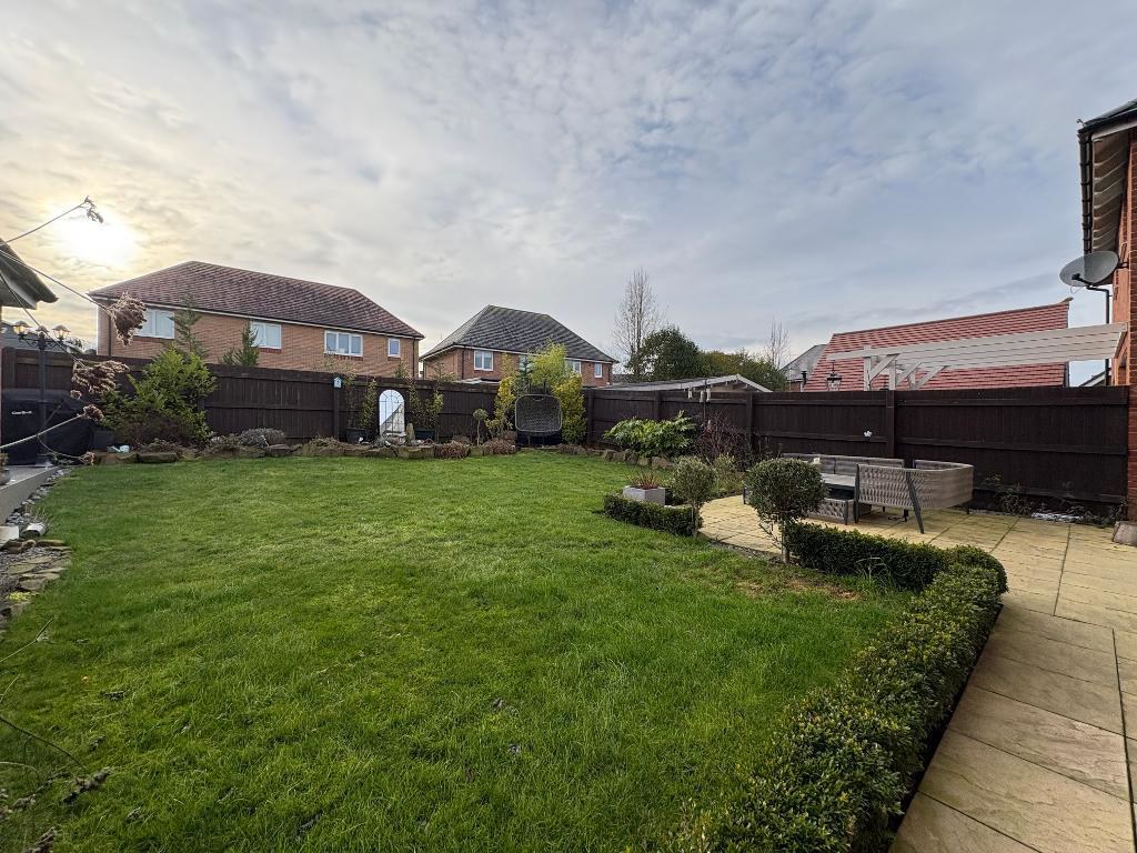 Dove Close, Caddington, LU1, photo 26
