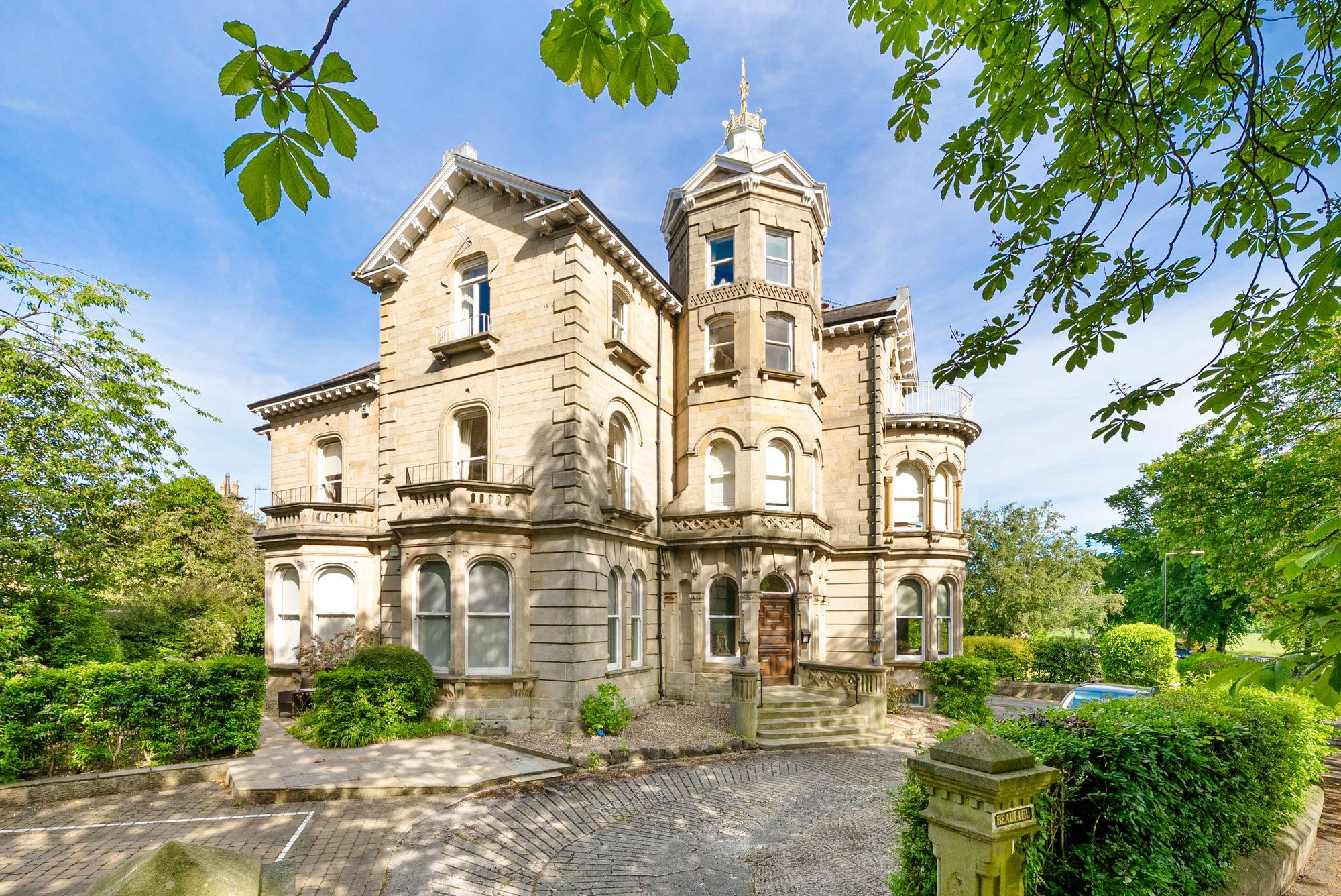 2 bed home for sale in Beaulieu Court, Harrogate