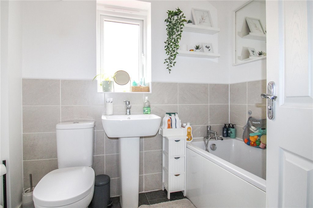 Little Cote View, Thackley, Bradford, West Yorkshire, BD10, photo 5