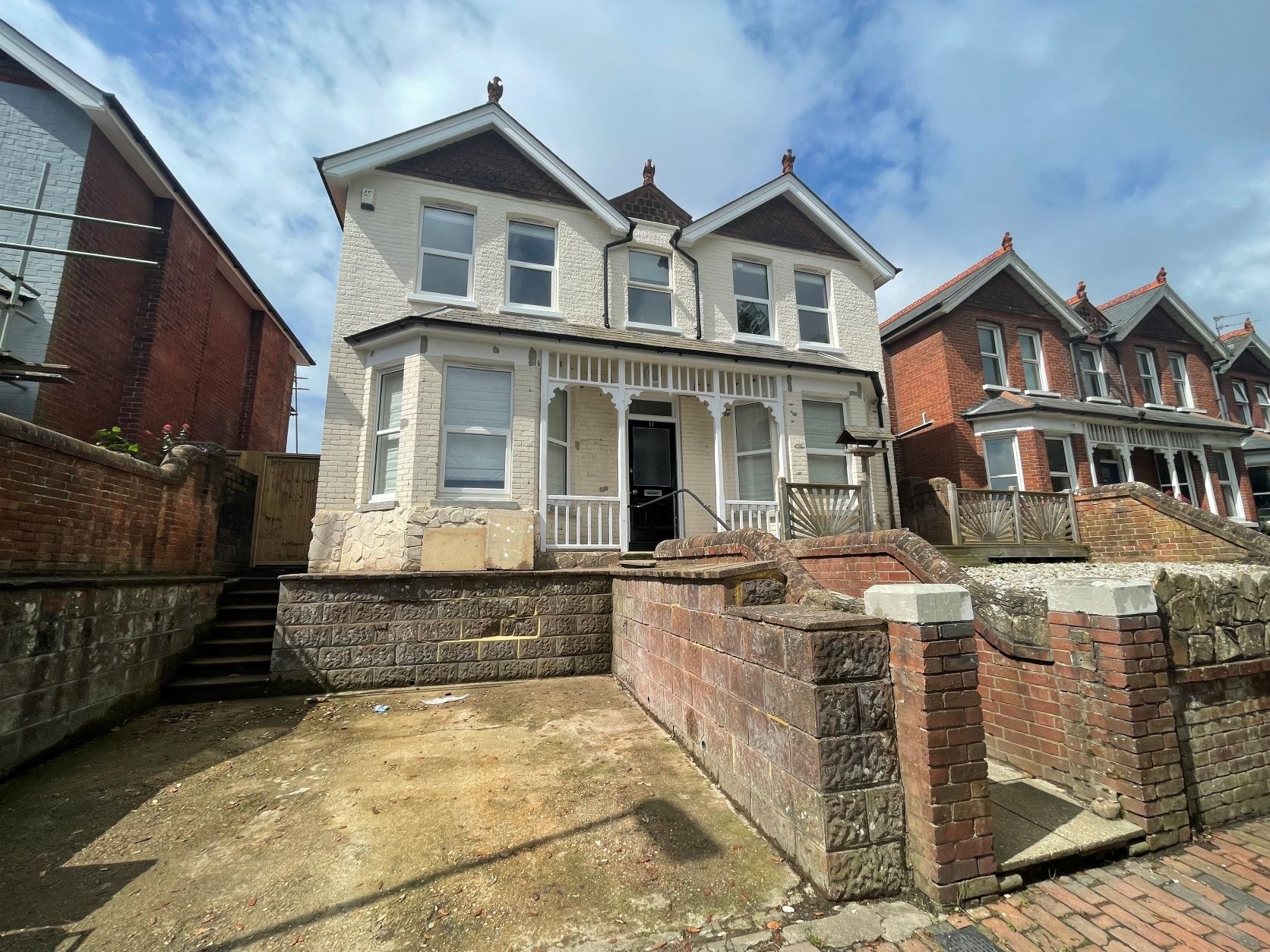 Substantial 5 bedroom family home