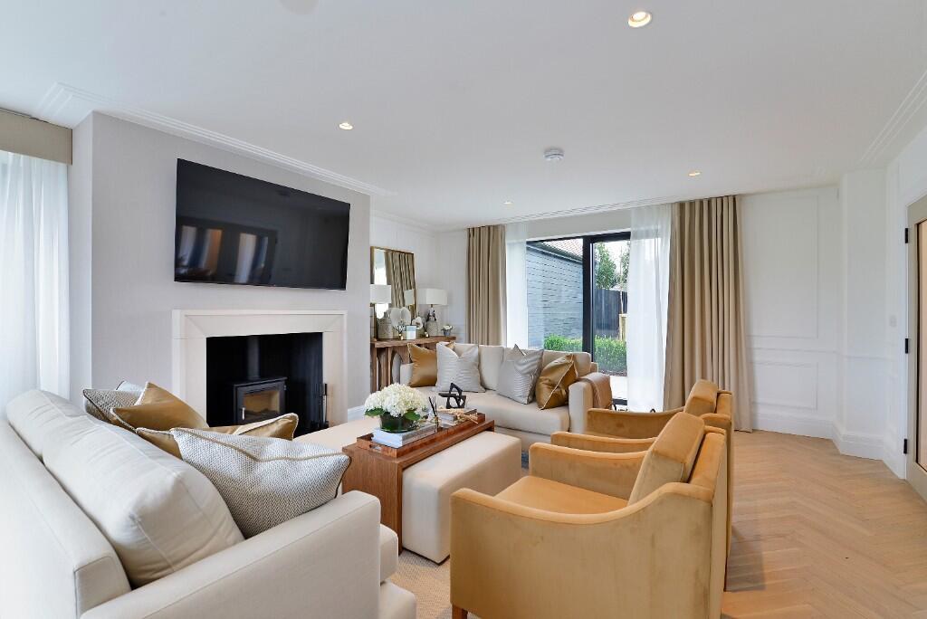 Medlands, Alfold Gardens, Alfold, Surrey, GU6, photo 2