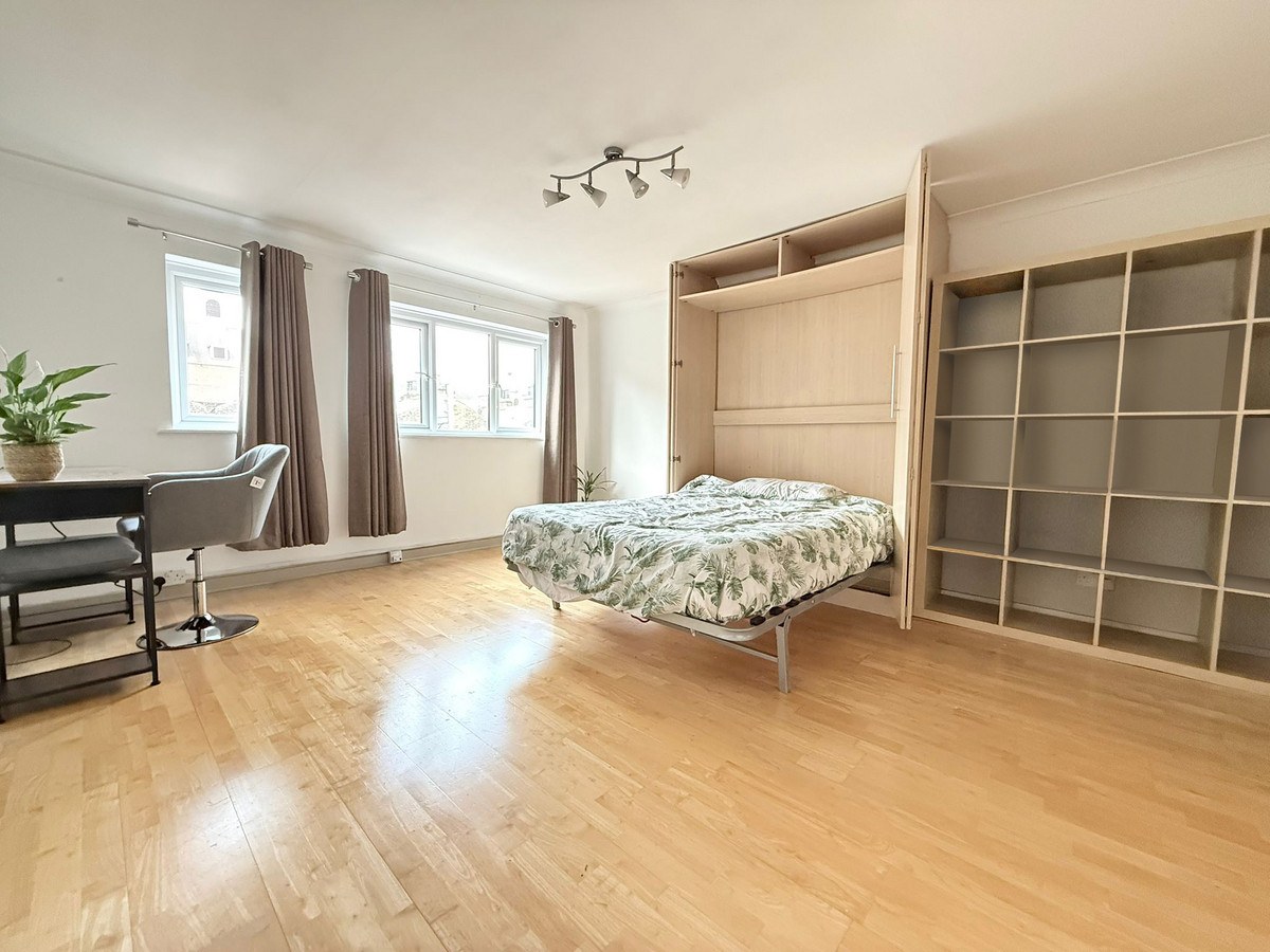 Glovers Lodge, Richmond, TW10, photo 3