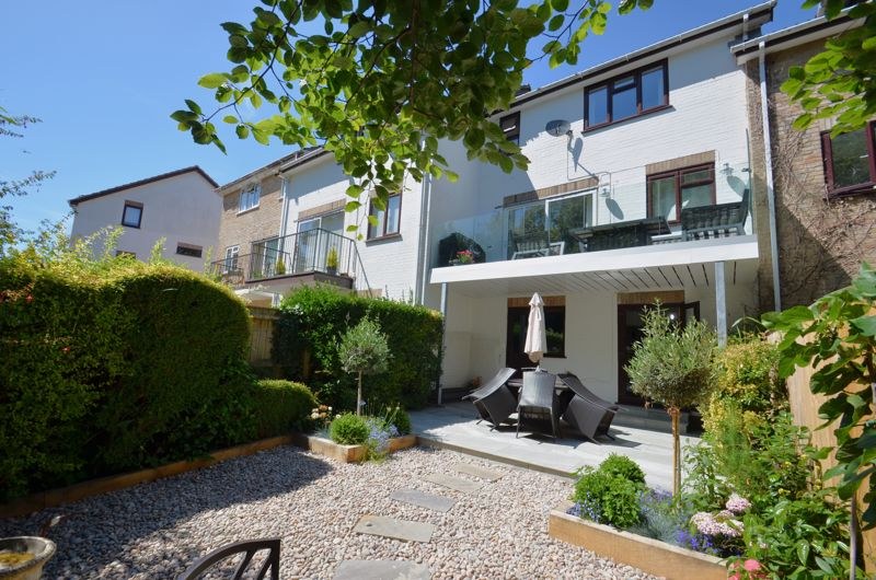 Anchor Close