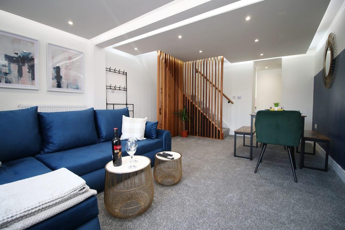 House - Terraced For Rent Phillip Row