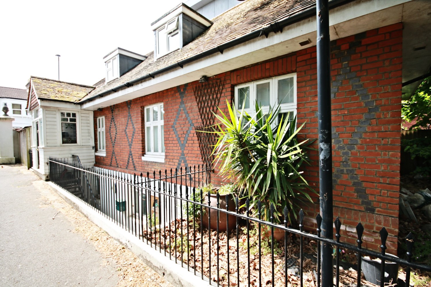 Lower Richmond Road, London SW15 1LU, photo 2